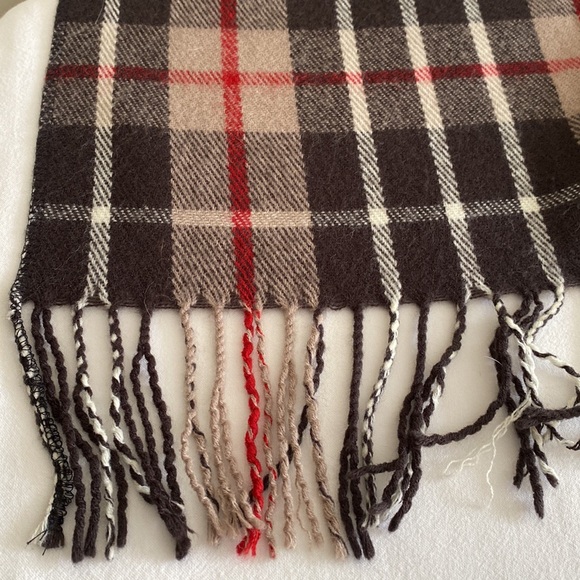 Long Plaid Blanket type Cape twisted fringe at hem - Picture 5 of 6
